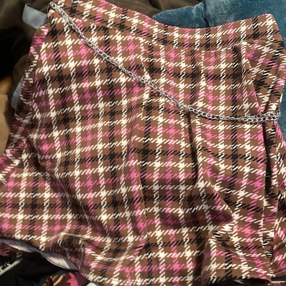 Skirt size medium and the Cain is removable